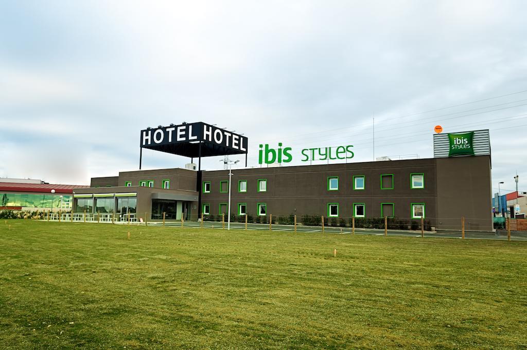 Hotel Ibis Styles Lleida Torrefarrera المظهر الخارجي الصورة